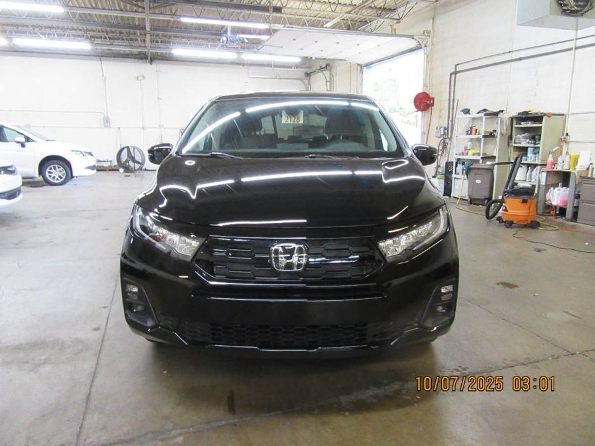 Black Honda Odyssey image number 7