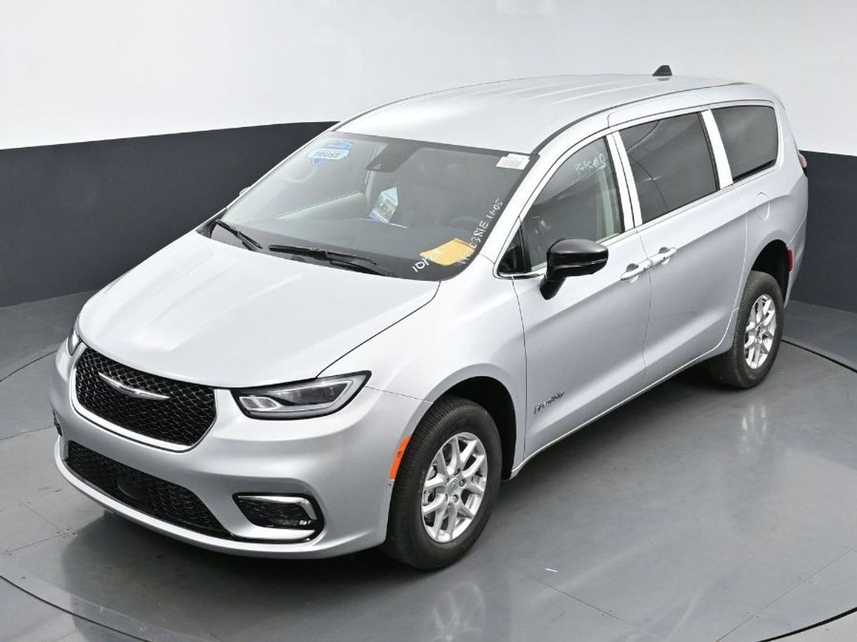 Silver Chrysler Pacifica image number 11