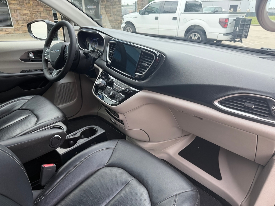 Used 2022 Chrysler Pacifica Touring L - BraunAbility Side Entry Entry In Floor Automatic Ramp