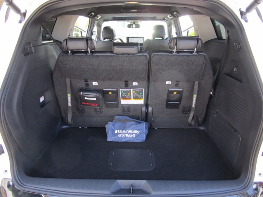 New 2025 Toyota Sienna Hybrid XSE Sport - BraunAbility Side Entry Entry Fold Out Automatic Ramp