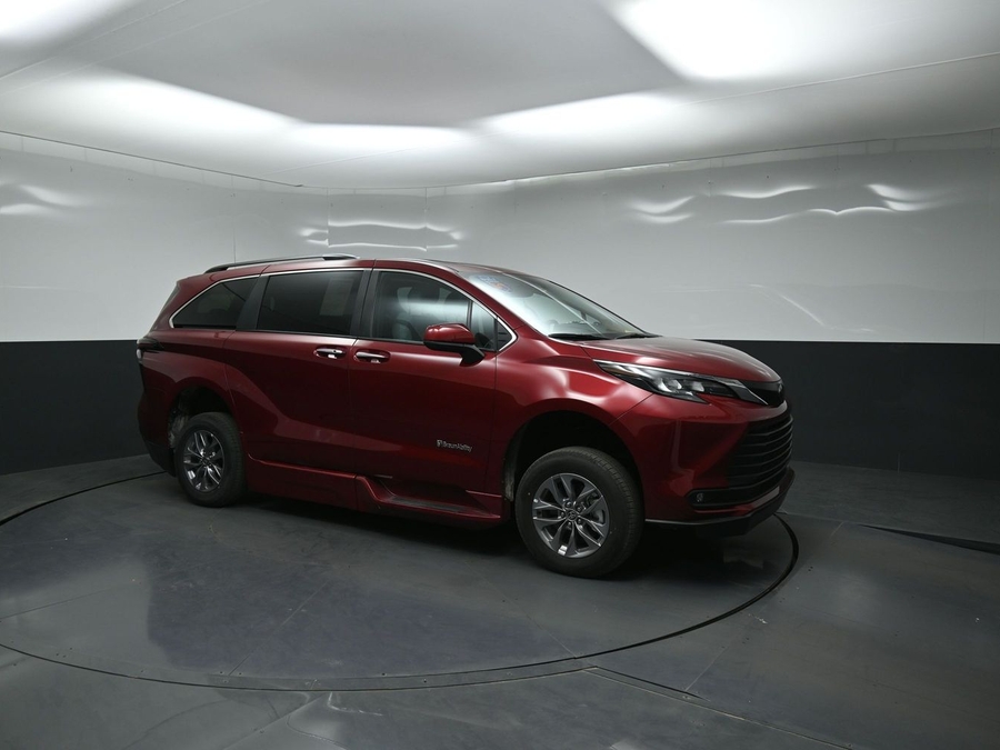 New 2026 Toyota Sienna Hybrid XLE Add - BraunAbility Side Entry Entry In Floor Automatic Ramp