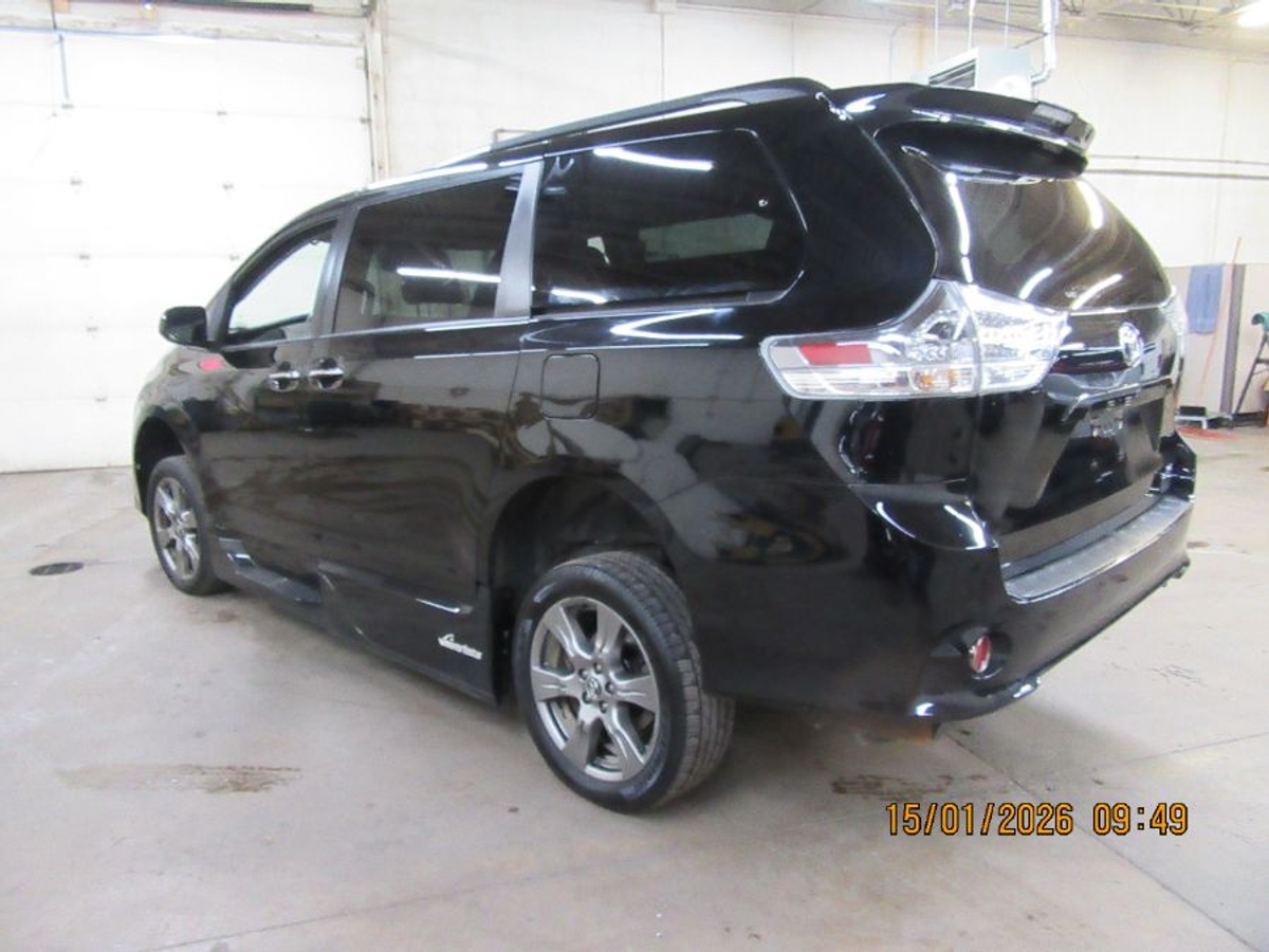 2019 TOYOTA SIENNA - Image 4