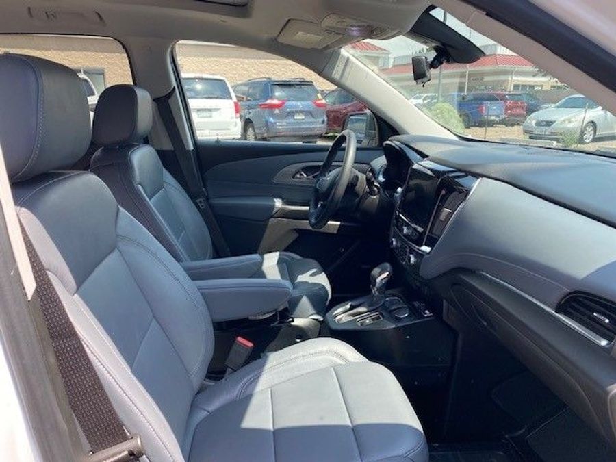 Used 2021 Chevrolet Traverse 3LT w/Blackout - BraunAbility Side Entry Entry In Floor Automatic Ramp