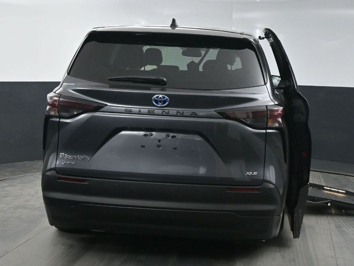 2025 TOYOTA SIENNA - Image 8