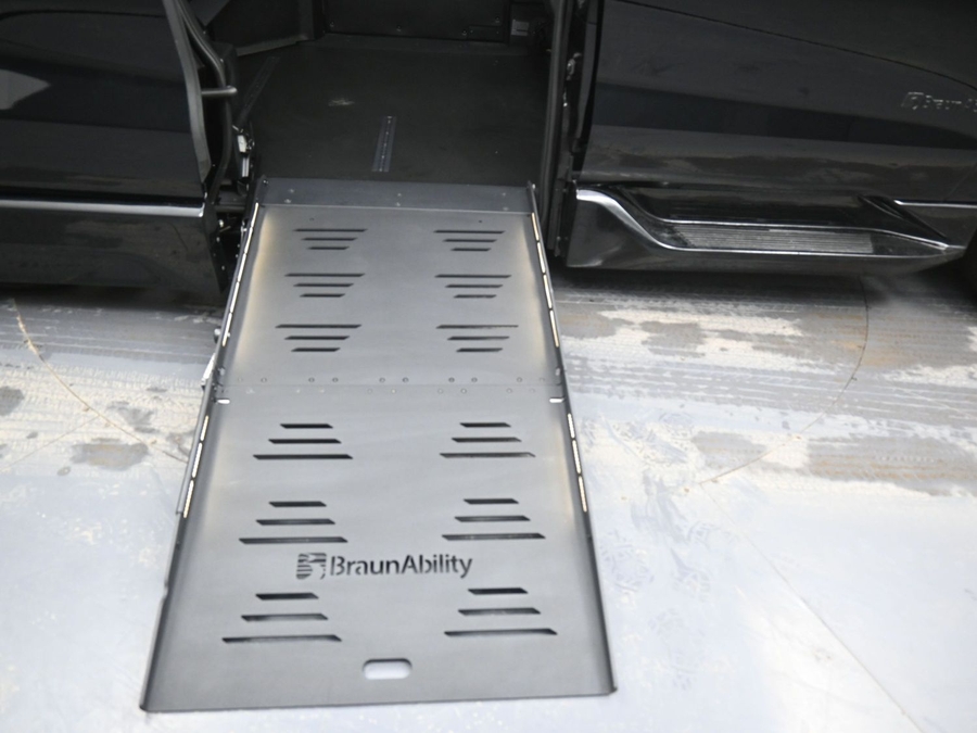 New 2025 Toyota Sienna Hybrid XSE Sport - BraunAbility Side Entry Entry Fold Out Automatic Ramp