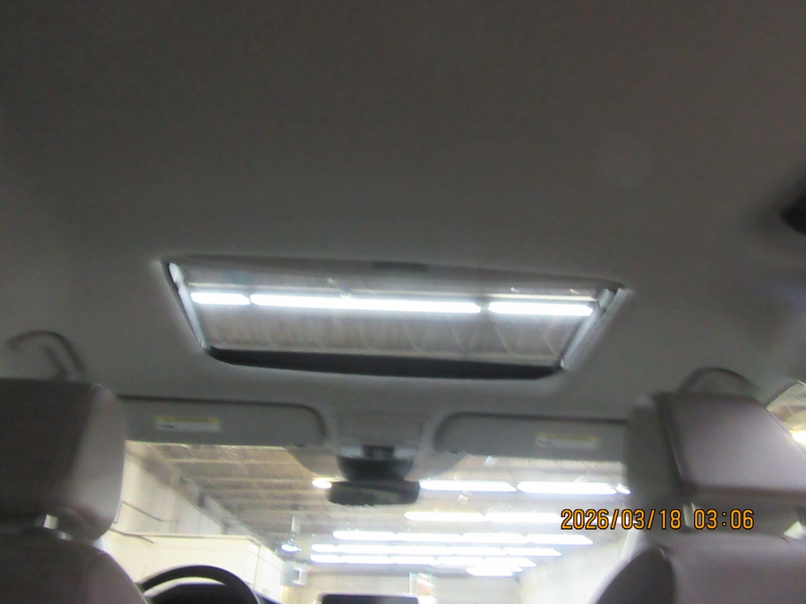 Grey Honda Odyssey image number 27