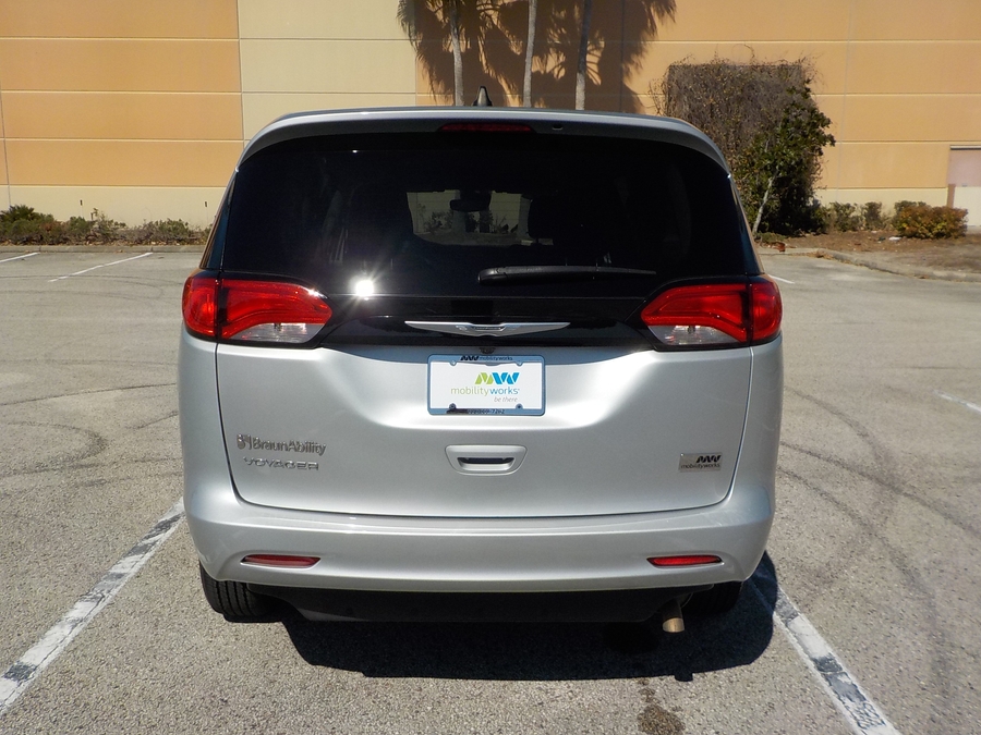 2023 CHRYSLER VOYAGER - Image 25