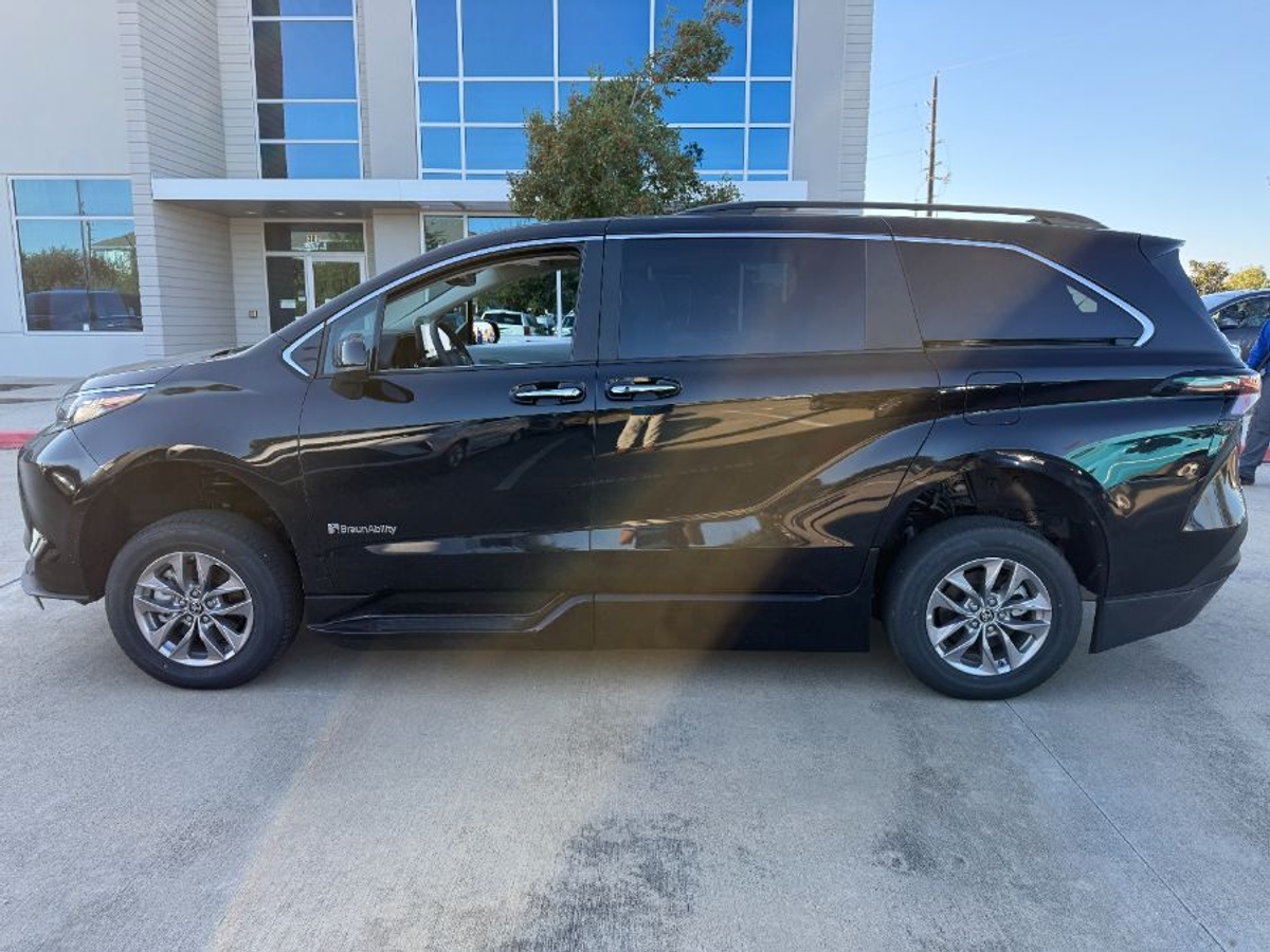 2025 TOYOTA SIENNA - Image 7