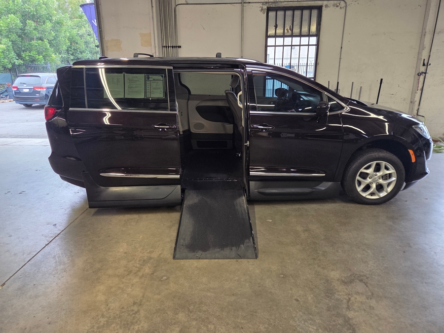Used 2017 Chrysler Pacifica Touring L - VMI Side Entry In Floor Automatic Ramp