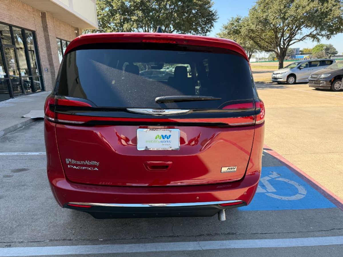2025 CHRYSLER PACIFICA - Image 6