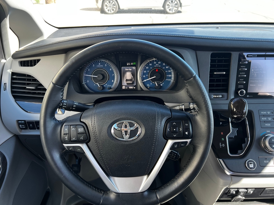 Used 2018 Toyota Sienna XLE NY - BraunAbility Side Entry Entry Fold Out Automatic Ramp