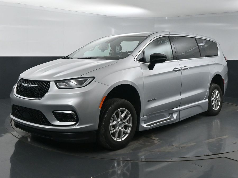 Used 2024 Chrysler Pacifica Touring L - BraunAbility Side Entry Entry Fold Out Automatic Ramp