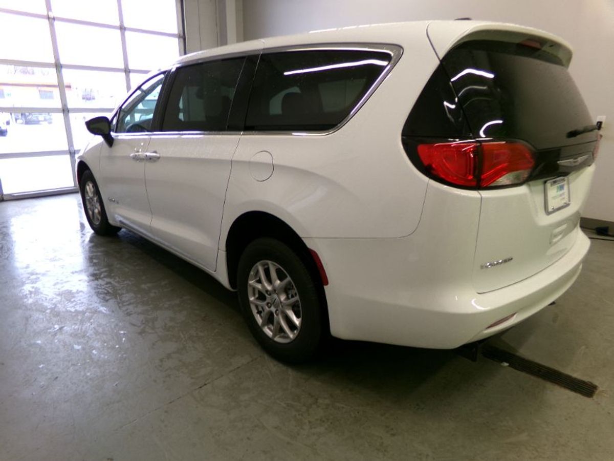 2024 CHRYSLER VOYAGER - Image 16
