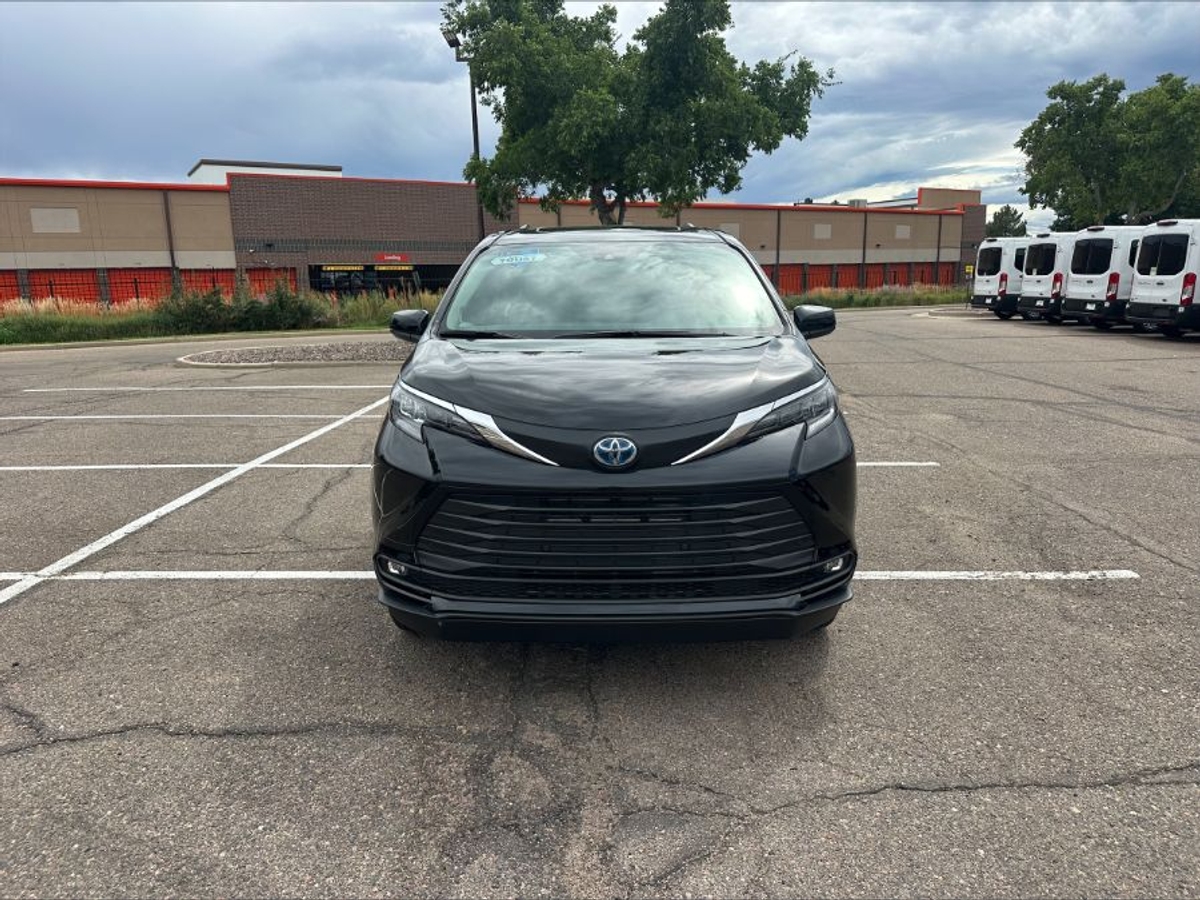 2025 TOYOTA SIENNA - Image 16