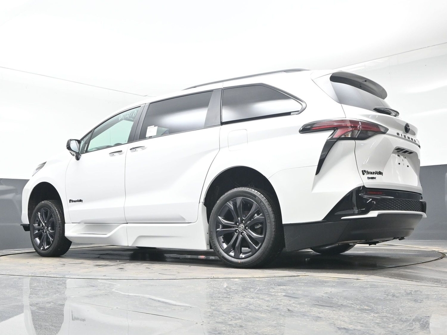 New 2025 Toyota Sienna Hybrid XSE Sport - BraunAbility Side Entry Entry Fold Out Automatic Ramp
