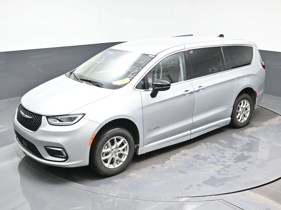 Used 2024 Chrysler Pacifica Touring L - BraunAbility Side Entry Entry Fold Out Automatic Ramp