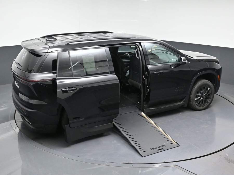 New 2026 Chevrolet Traverse 1LT Midnight - BraunAbility Side Entry In Floor Automatic Ramp