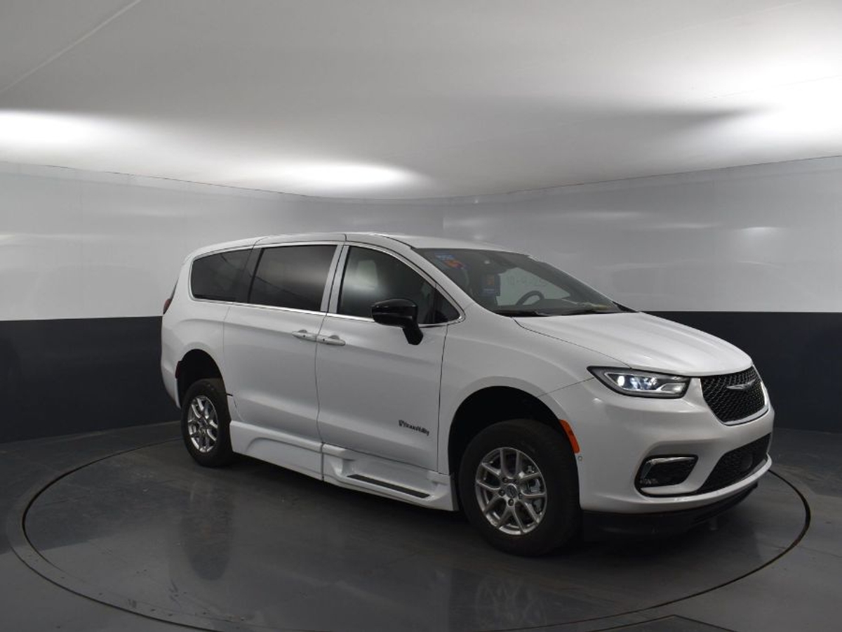 2025 CHRYSLER PACIFICA - Image 17