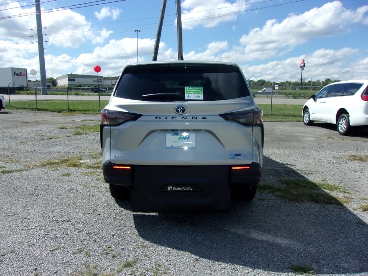 2025 TOYOTA SIENNA - Image 8