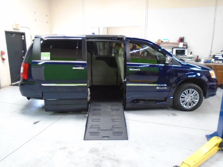 2016 Chrysler Town & Country Touring-L - Photo 18