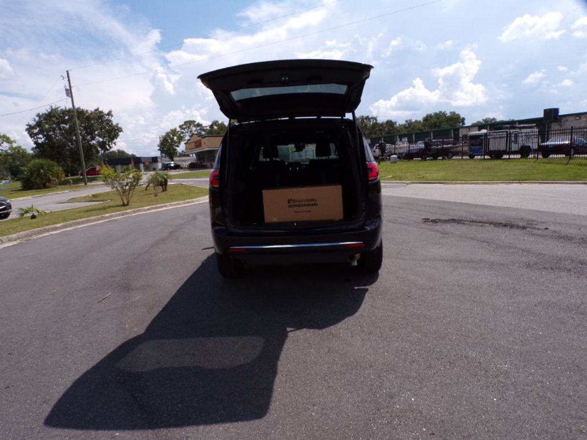 2025 CHRYSLER PACIFICA - Image 8