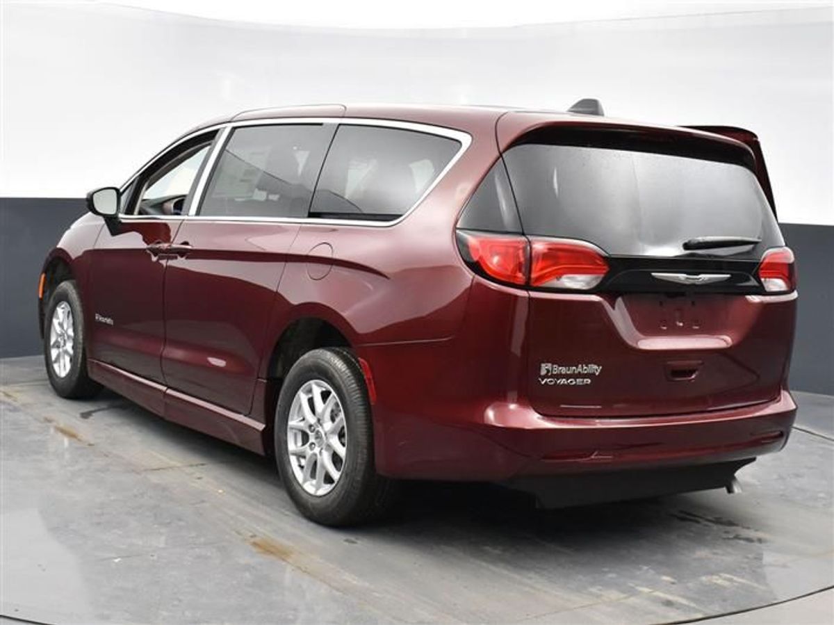 2023 CHRYSLER VOYAGER - Image 11