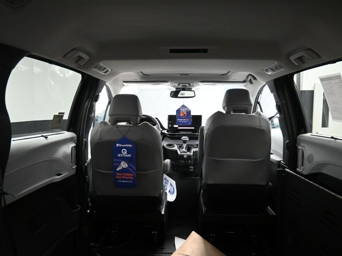 2025 TOYOTA SIENNA - Image 15