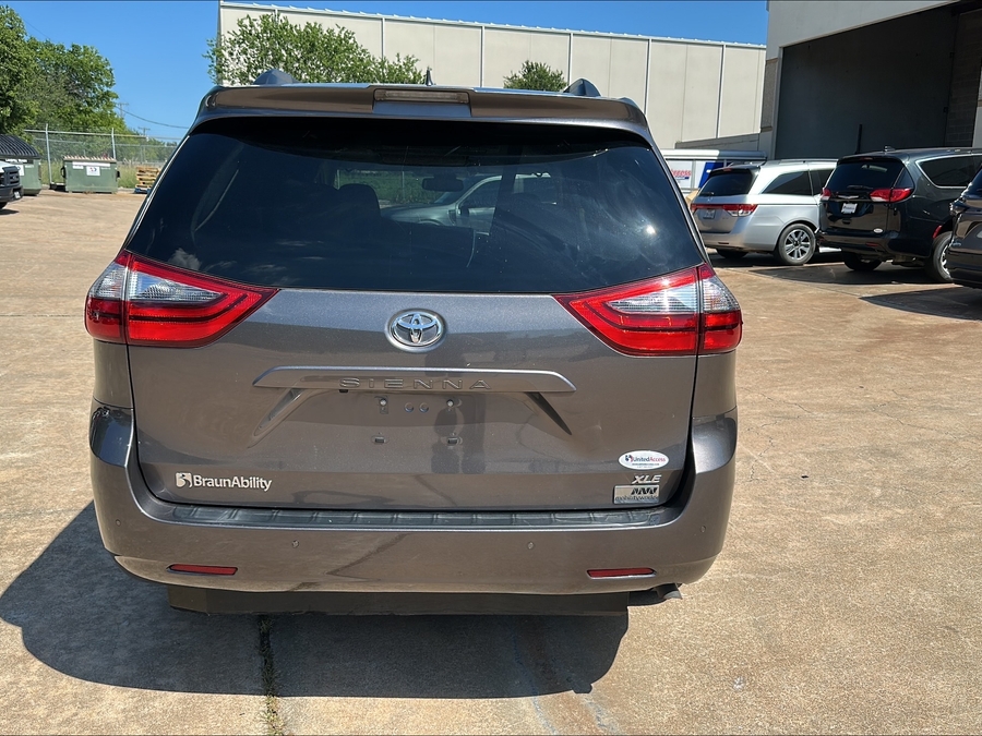Used 2020 Toyota Sienna XLE Premium - BraunAbility Side Entry Entry Fold Out Automatic Ramp