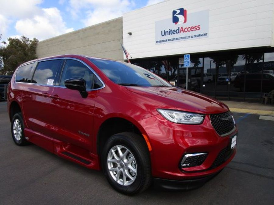 New 2025 Chrysler Pacifica Select Safety - BraunAbility Side Entry Entry Fold Out Automatic Ramp
