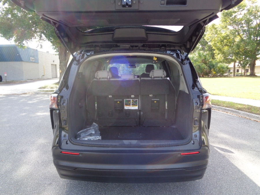 Used 2024 Toyota Sienna Hybrid LE - BraunAbility Side Entry Entry Fold Out Automatic Ramp