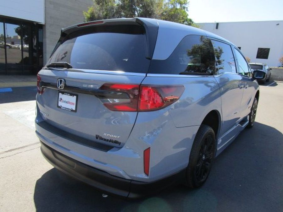New 2025 Honda Odyssey Sport - BraunAbility Side Entry Entry In Floor Automatic Ramp