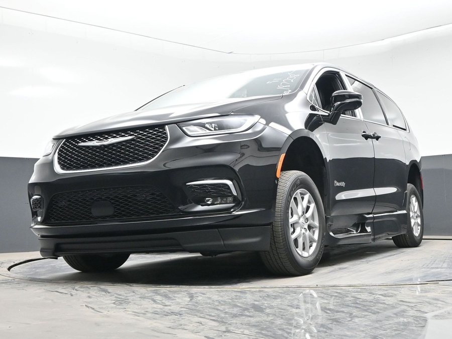 Black Chrysler Pacifica image number 15