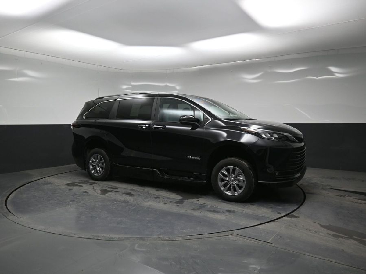 2025 TOYOTA SIENNA - Image 18