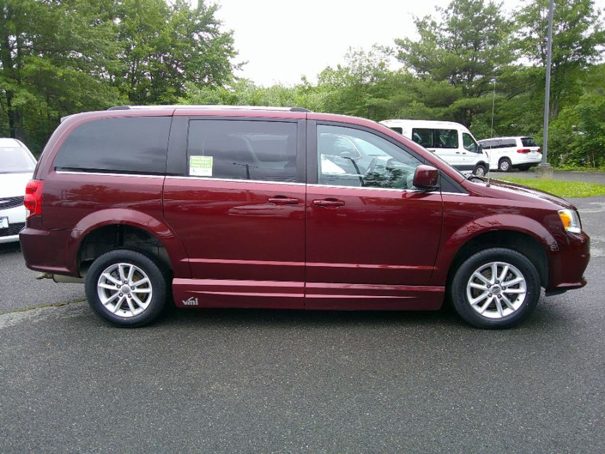 Red Dodge Grand Caravan image number 11