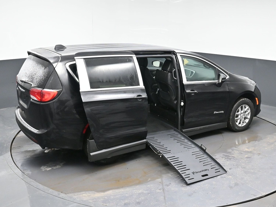 New 2026 Chrysler Voyager LX - BraunAbility Side Entry Entry Fold Out Manual Ramp