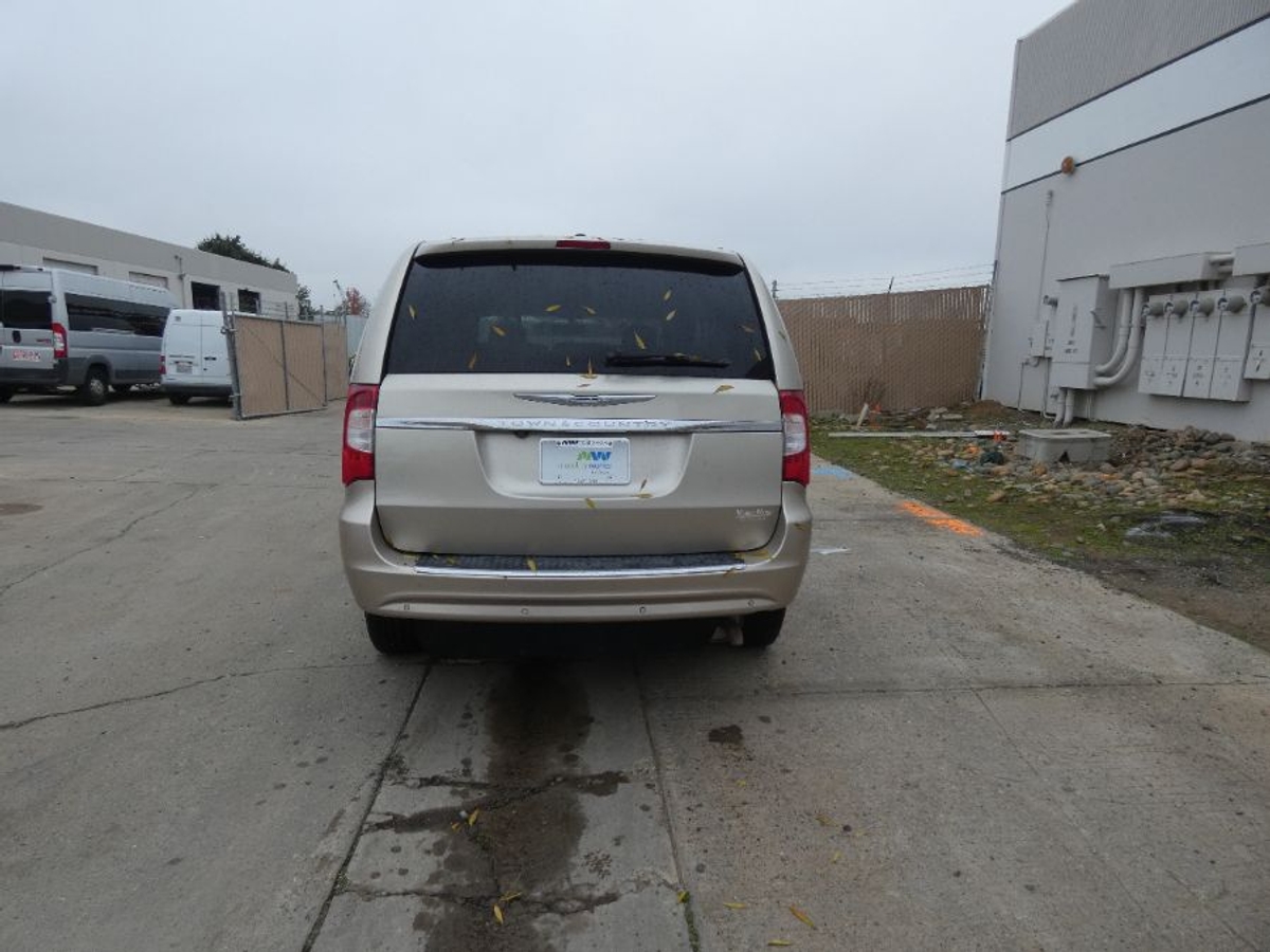 2015 CHRYSLER TOWN AND COUNTRY - Image 8