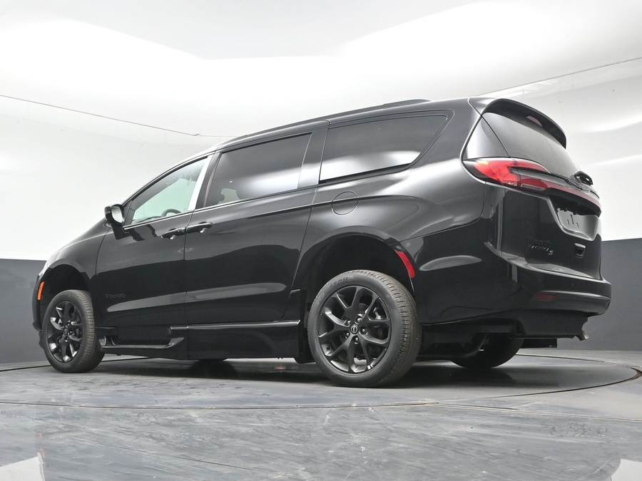 New 2026 Chrysler Pacifica Select Sport - BraunAbility Side Entry Fold Out Automatic Ramp