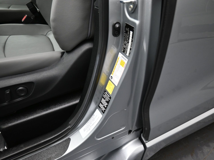 New 2025 Toyota Sienna Hybrid XLE PLUS - BraunAbility Side Entry Entry Fold Out Automatic Ramp