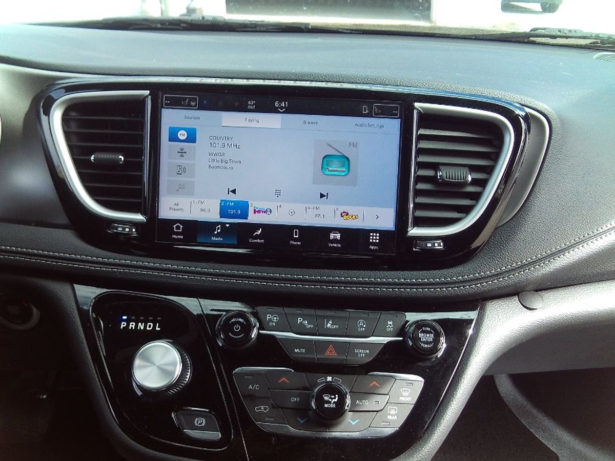 2025 CHRYSLER PACIFICA - Image 12