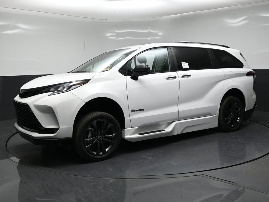 New 2026 Toyota Sienna Hybrid XSE Sport - BraunAbility Side Entry Fold Out Automatic Ramp