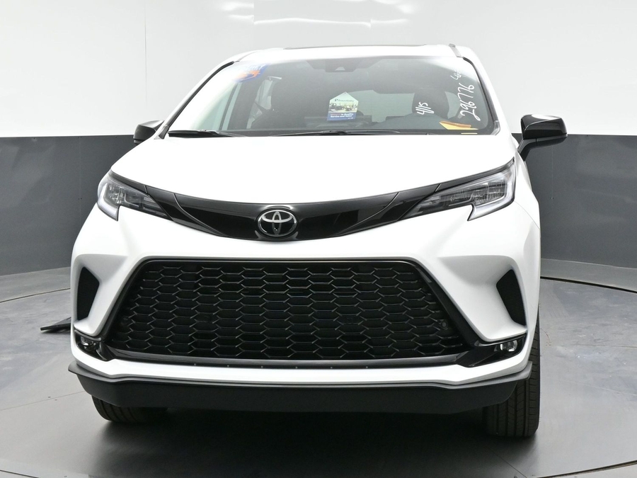New 2026 Toyota Sienna Hybrid XSE Sport - BraunAbility Side Entry Entry In Floor Automatic Ramp