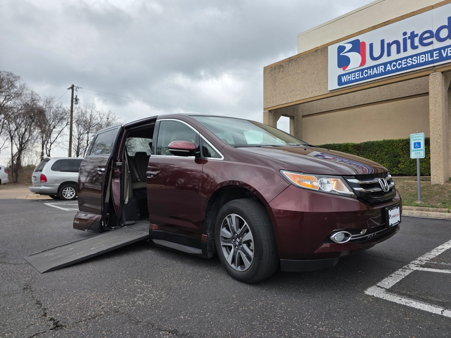 Used 2017 Honda Odyssey Elite - VMI Side Entry Entry In Floor Automatic Ramp