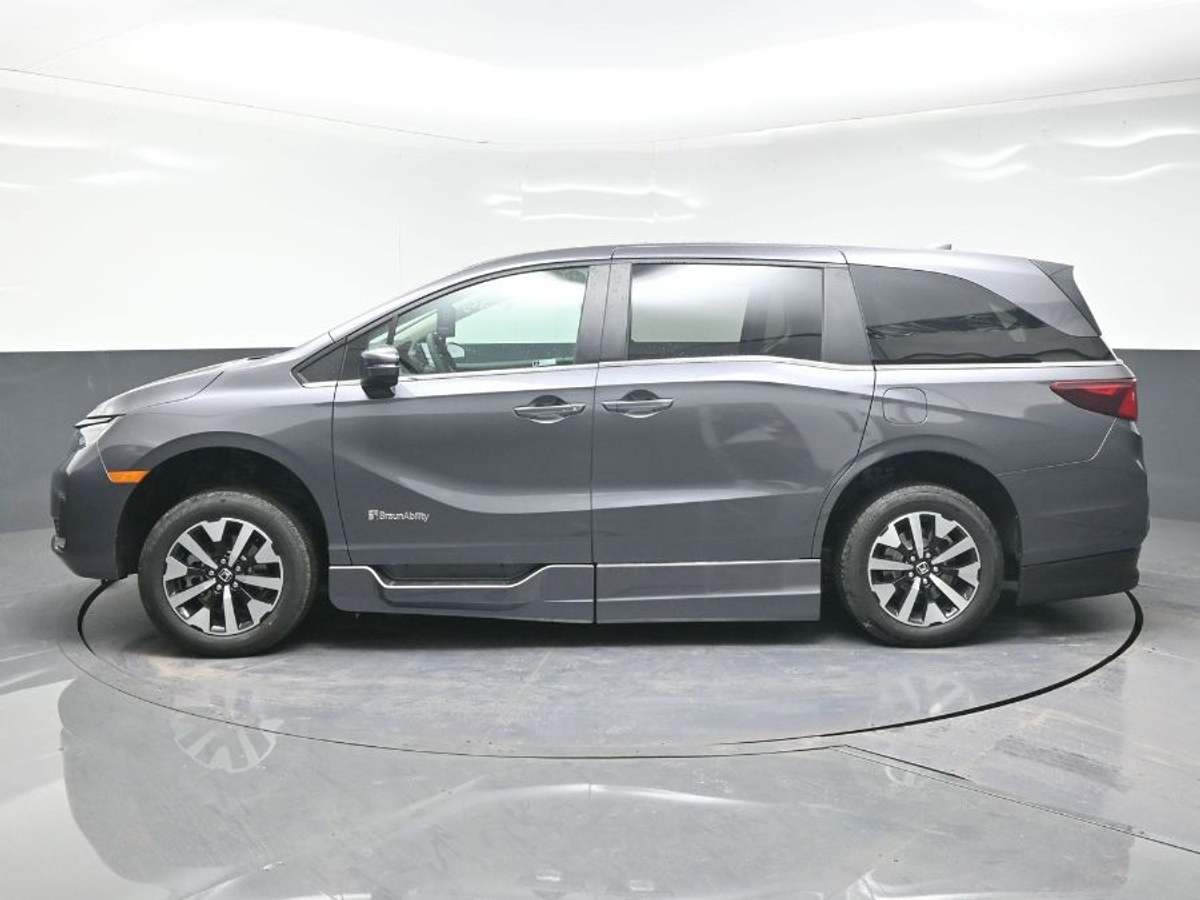 Grey Honda Odyssey image number 3