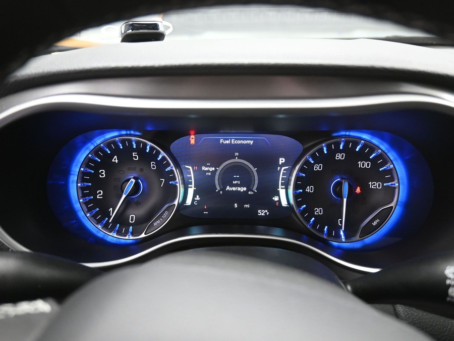 Black Chrysler Pacifica image number 15