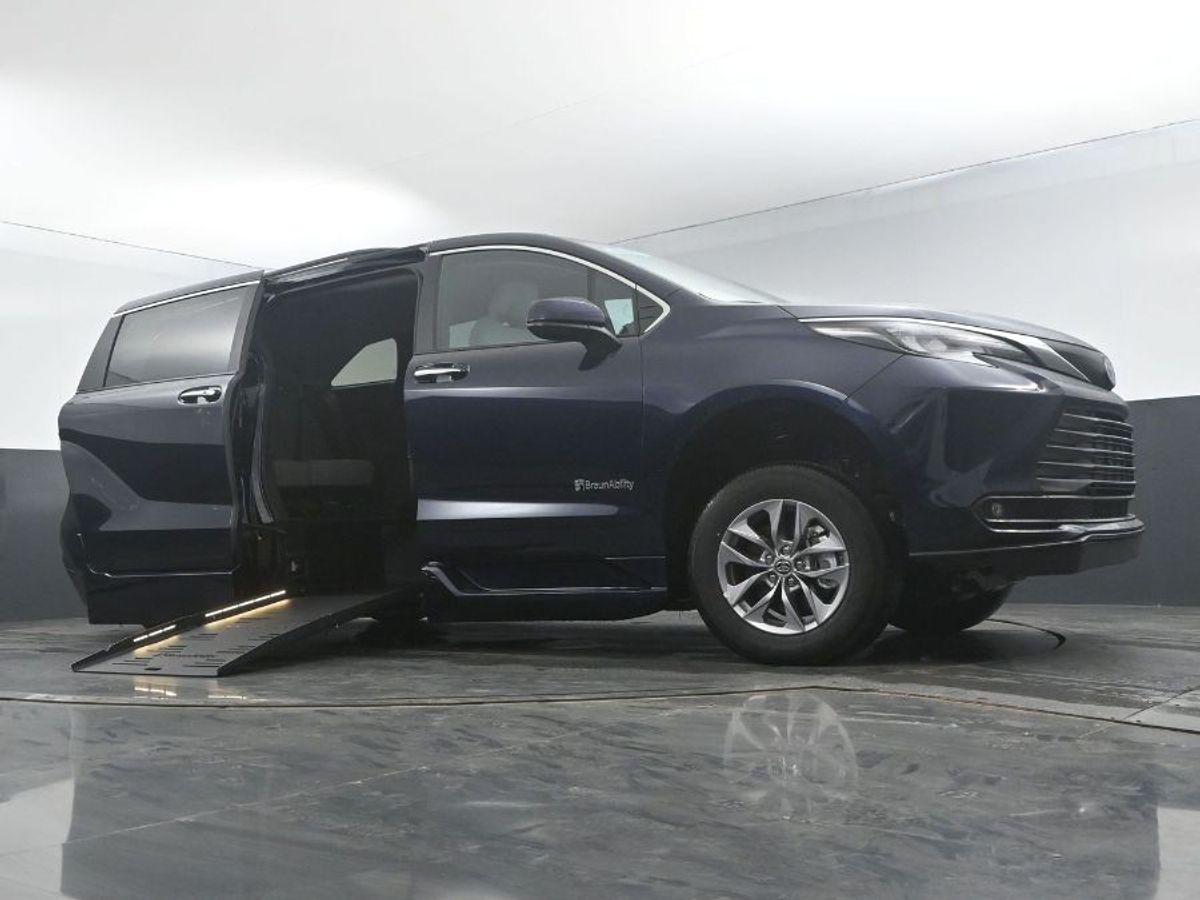 2025 TOYOTA SIENNA - Image 10