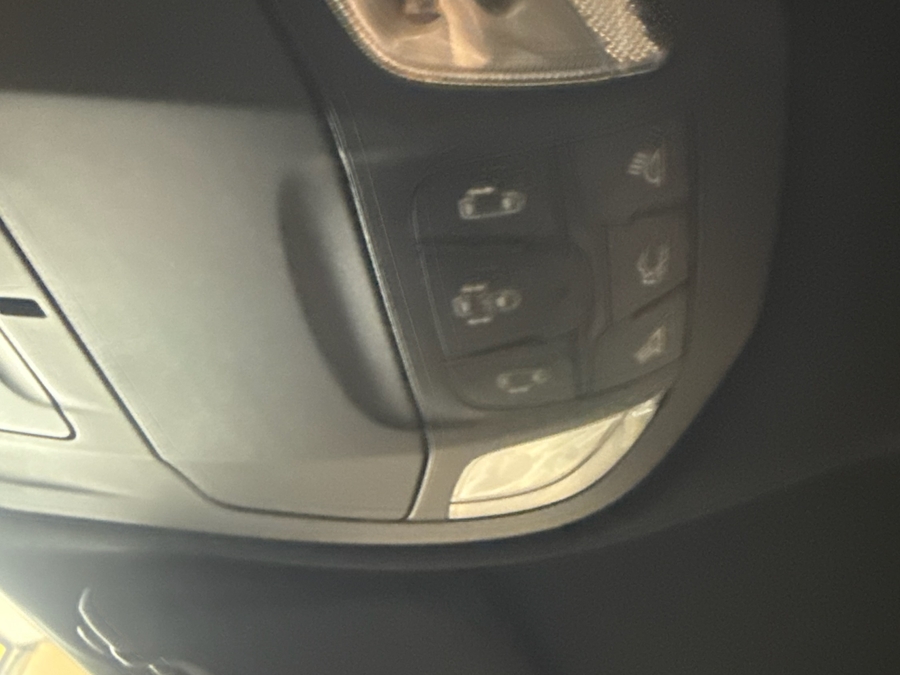 White Chrysler Pacifica image number 13
