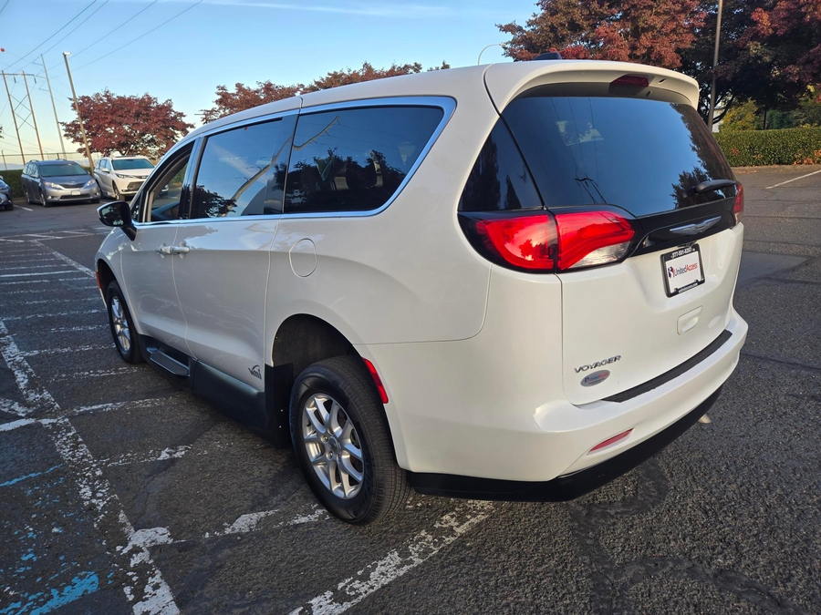 Used 2022 Chrysler Voyager LX - VMI Side Entry Fold Out Automatic Ramp