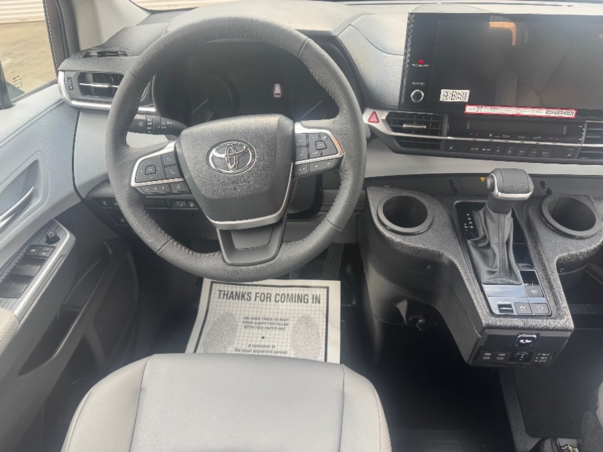 2025 TOYOTA SIENNA - Image 5