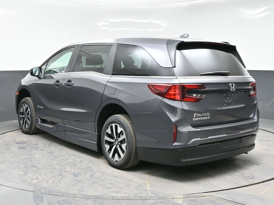 Grey Honda Odyssey image number 4