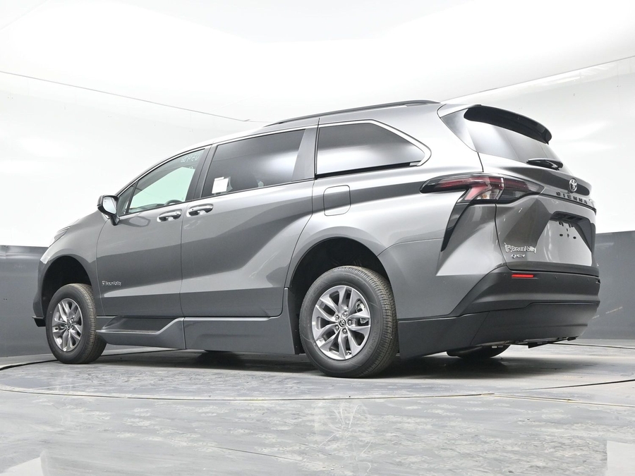 New 2026 Toyota Sienna Hybrid XLE Add - BraunAbility Side Entry Fold Out Automatic Ramp